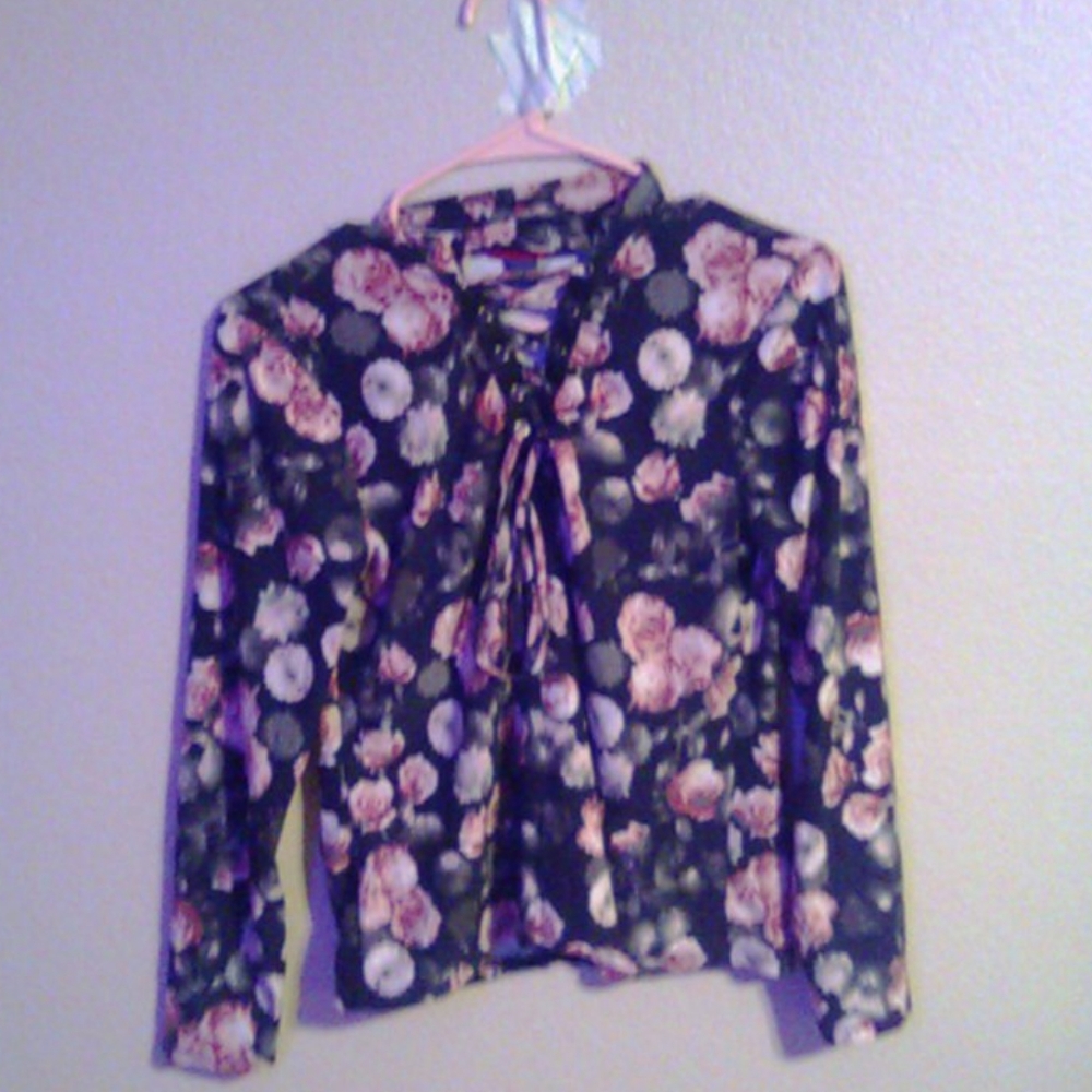 Hot kiss long sleeve flower v neck with draw strin